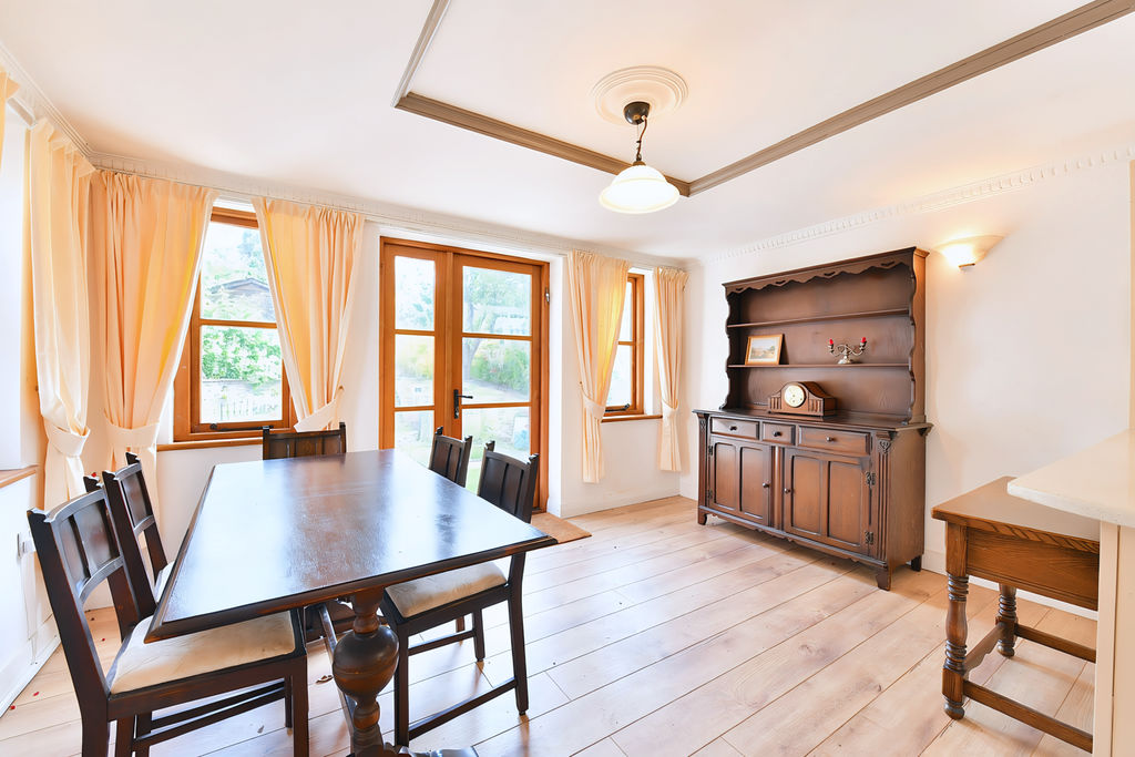 Kitchen / Breakfast Room- click for photo gallery